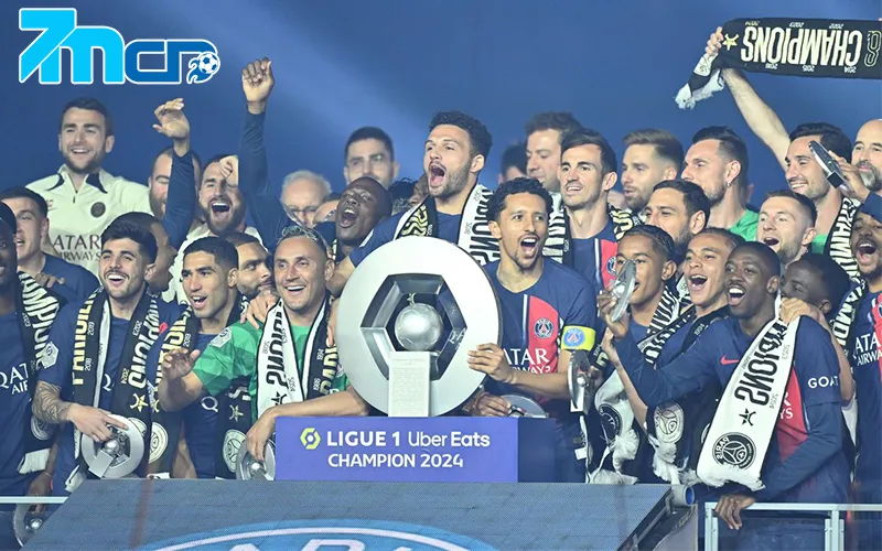 PSG nâng cúp Ligue 1 2024